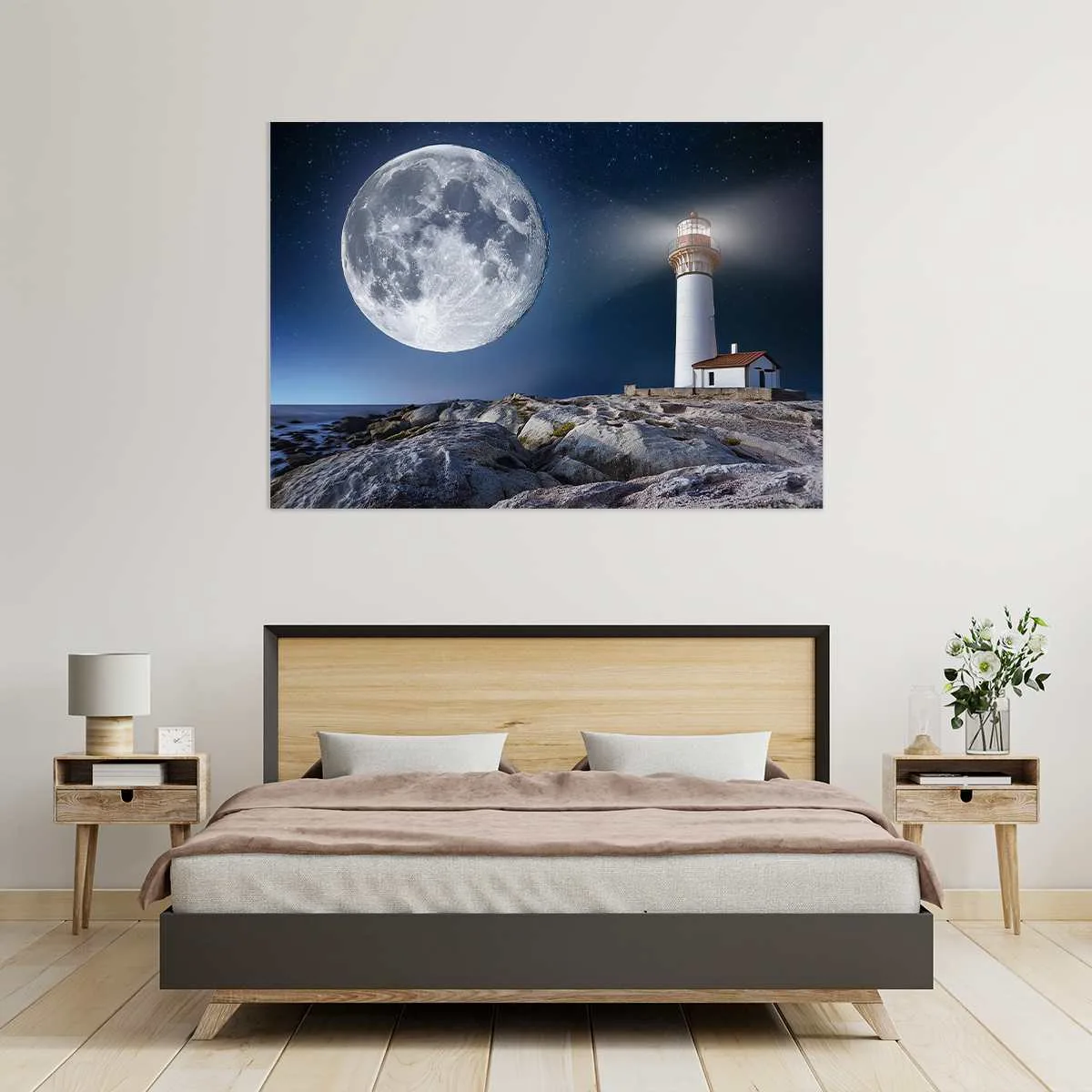 Tableau "Phare Lunaire" dans une chambre moderne, ajoutant une ambiance mystique avec la pleine lune et le phare éclairé