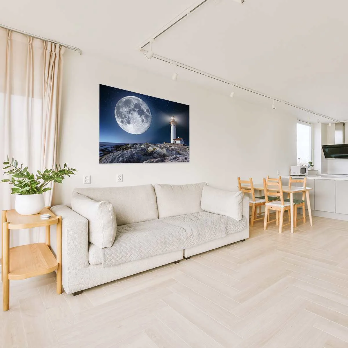 Tableau mural "Phare Lunaire" intégré dans un salon minimaliste, créant une atmosphère apaisante et inspirante