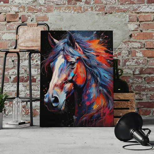 Mis en valeur sur un mur de briques apparentes, ce tableau cheval coloré s’harmonise parfaitement avec une déco loft. Son énergie brute et ses couleurs éclatantes ajoutent du dynamisme à un espace au style industriel.